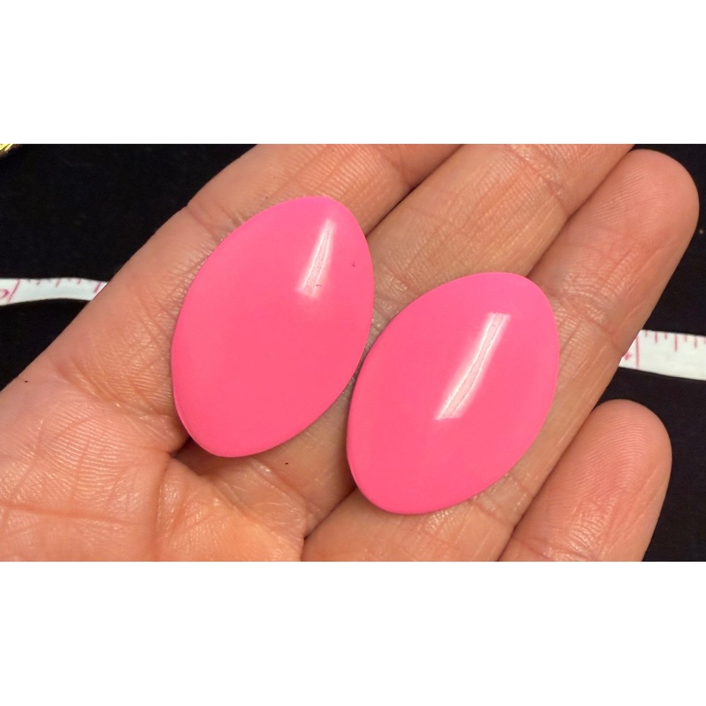 Vintage Retro Hot Pink Enamel Oval Statement Stud Earrings 80s Style Silver Tone